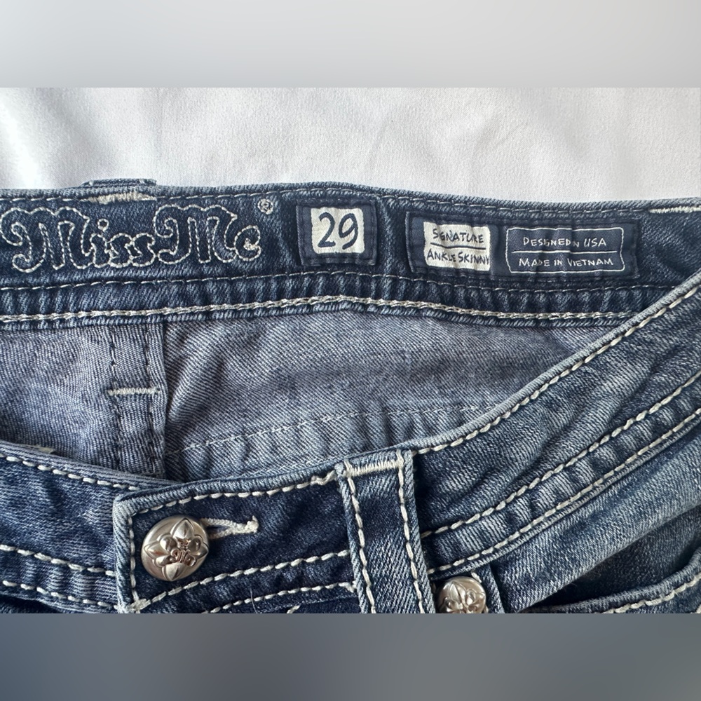 Miss Me Signature Ankle Skinny Jeans with Embellished Pockets - Picture 7 of 8